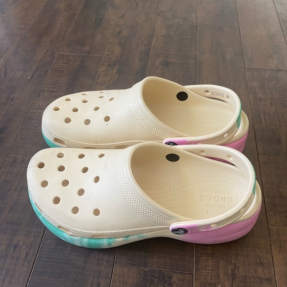 Crocs Classic Platform Ombre Clogs - Picture 7 of 13